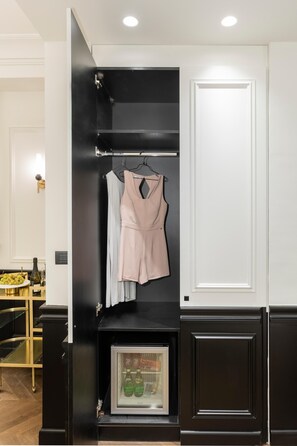 Classic King Room | Literie de qualité supérieure, minibar, coffres-forts dans les chambres