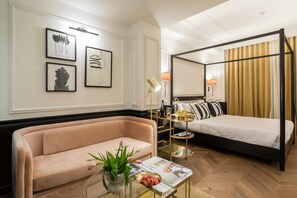 Deluxe King Room | 고급 침구, 미니바, 객실 내 금고, 각각 다른 스타일의 인테리어