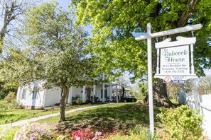 A white house with a porch and a sign for The Babcock House, Bed & Breakfast Inn, Restaurant, and Catering. - The Babcock House (Appomattox)
