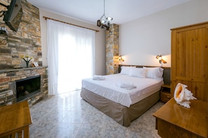 Apartment, Fireplace, Sea View | 1 bedroom, free WiFi