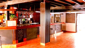 Bar junto a la alberca