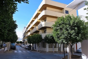Vista frontal de la propiedad