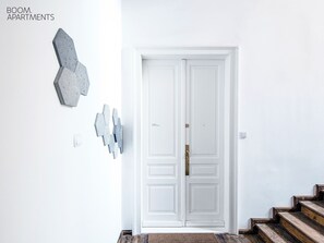 숙박 시설 입구