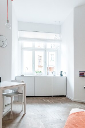 Studio, Kitchenette | Private kitchenette | Fridge, microwave, stovetop, espresso maker