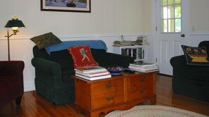 Unclassified image, 3 of 7, button - Sutton's Place (Manchester Center)