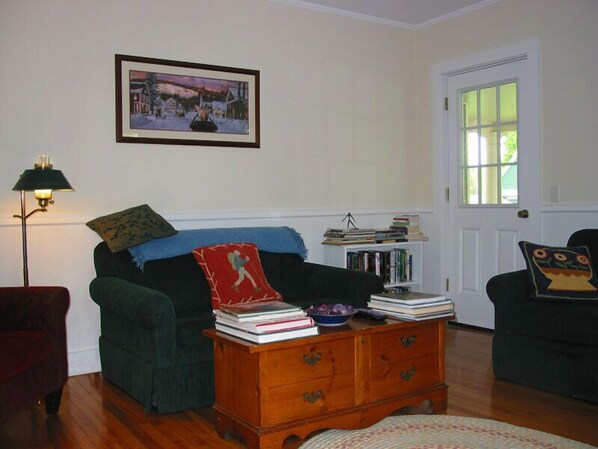Interior - Sutton's Place (Manchester Center)
