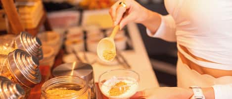 Free daily buffet breakfast