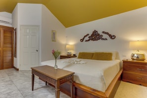 Deluxe Villa, 1 King Bed | 1 bedroom, in-room safe, individually decorated, individually furnished