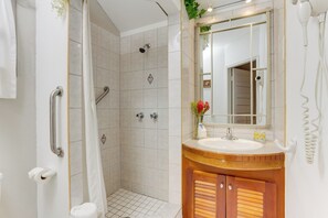 Standard-Doppelzimmer | Badezimmer