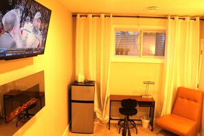 Habitación, 1 cama matrimonial | Camas con efecto memoria, decoración personalizada y muebles diferentes