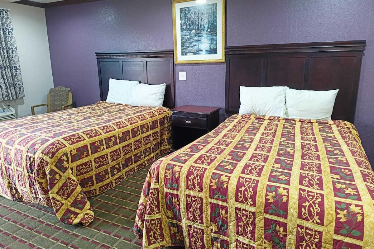 Chambre, 2 lits doubles, non-fumeur | Bureau, accĂšs au Wi-Fi (inclus), literie fournie