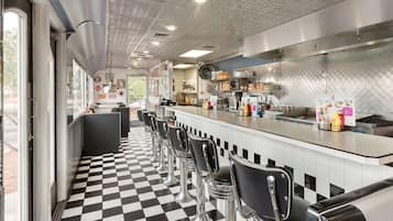 Breakfast, lunch, dinner served; American cuisine