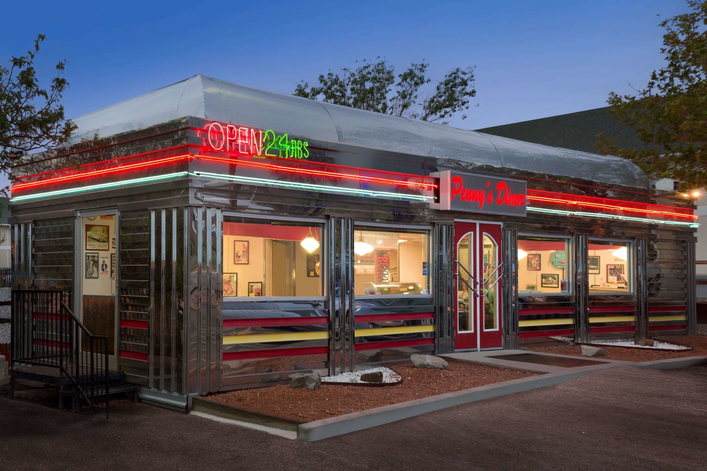 บริการอาหารเช้า อาหารกลางวัน อาหารเย็น, อาหารอเมริกัน