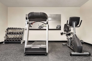 Fitness facility - Super 8 by Wyndham Lincoln North (Lincoln)
