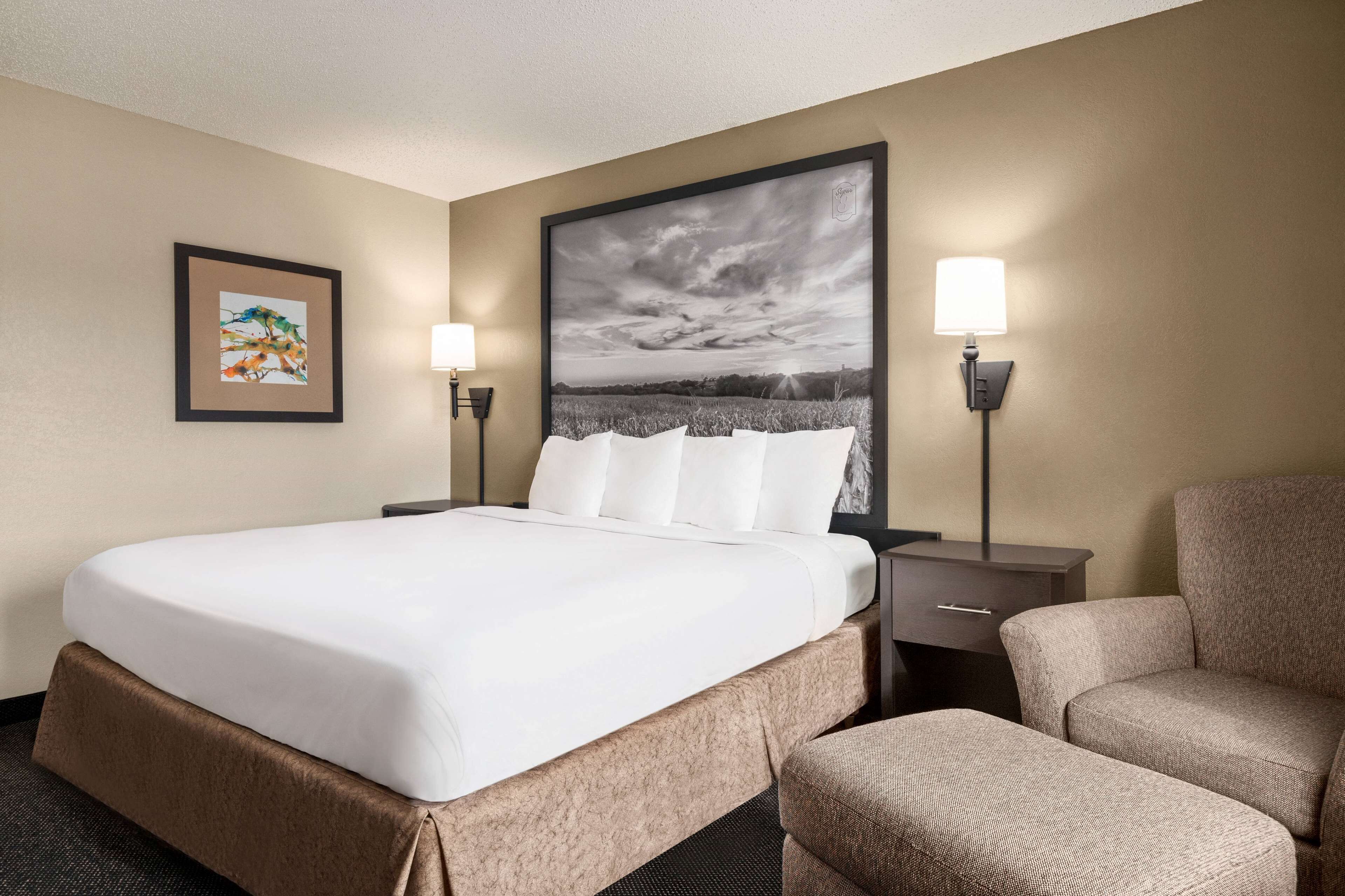 Rom, 1 kingsize-seng, ikke-røyk | 1 soverom, skrivebord, blendingsgardiner og barnesenger (inkludert)