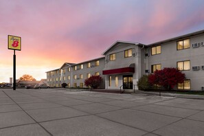 Exterior - Super 8 by Wyndham Lincoln North (Lincoln)