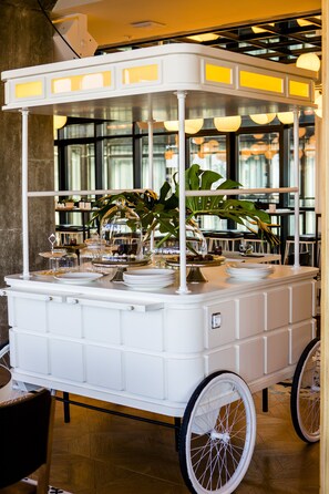 Breakfast, lunch, dinner served; Mediterranean cuisine 