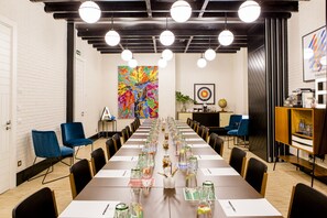 Trung tâm hành chính, văn phòng