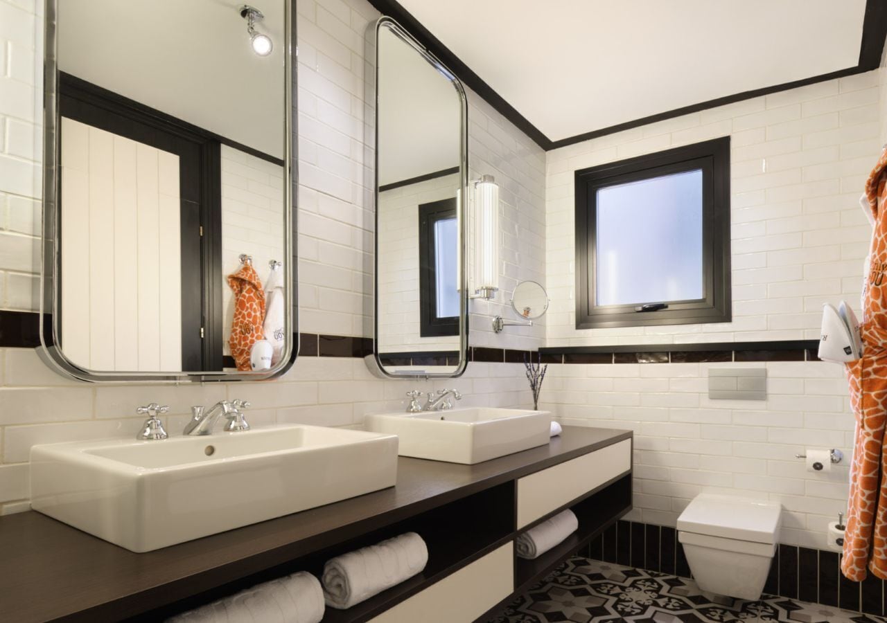 shower, rainfall showerhead, free toiletries, hair dryer