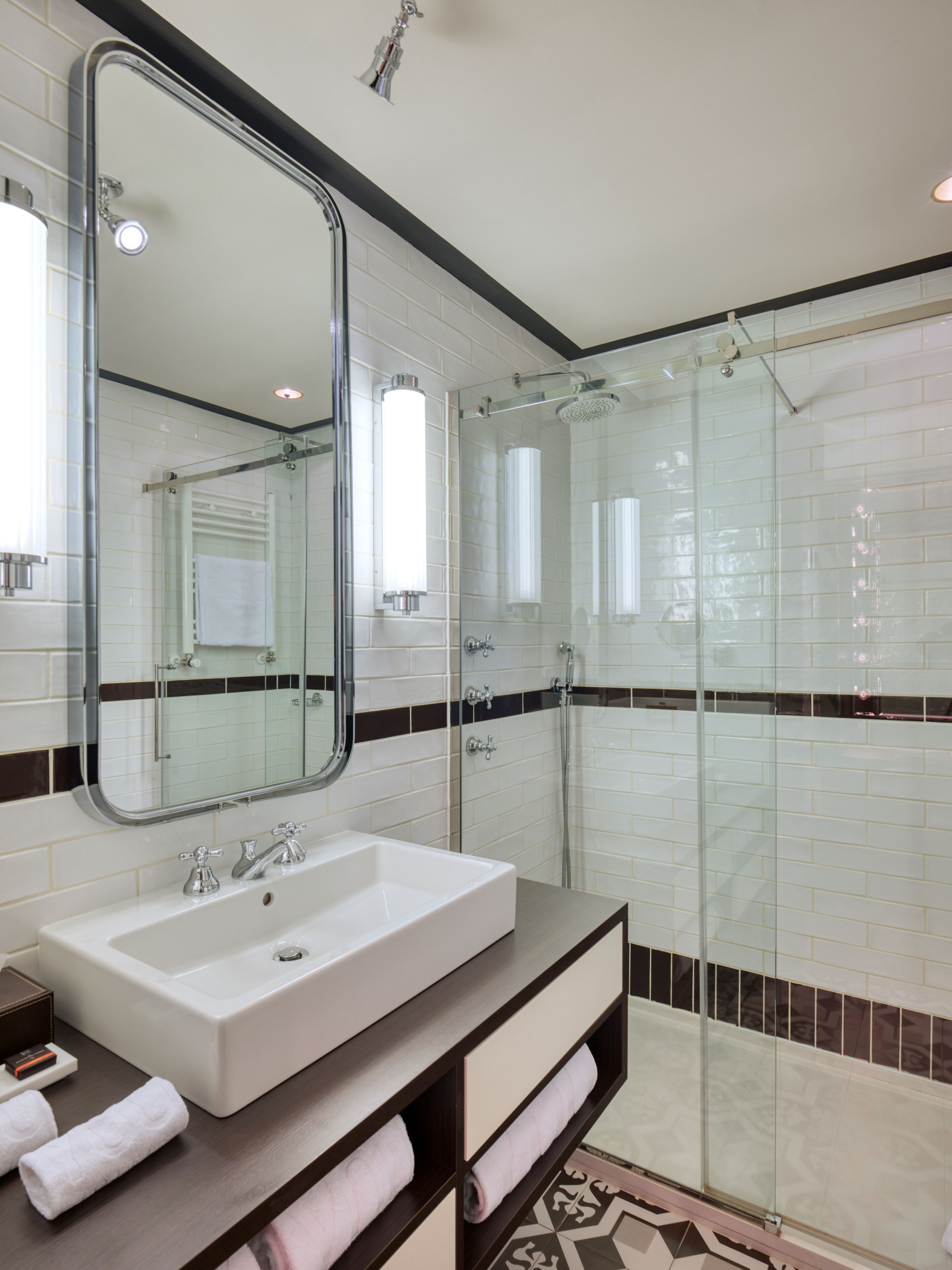 shower, rainfall showerhead, free toiletries, hair dryer