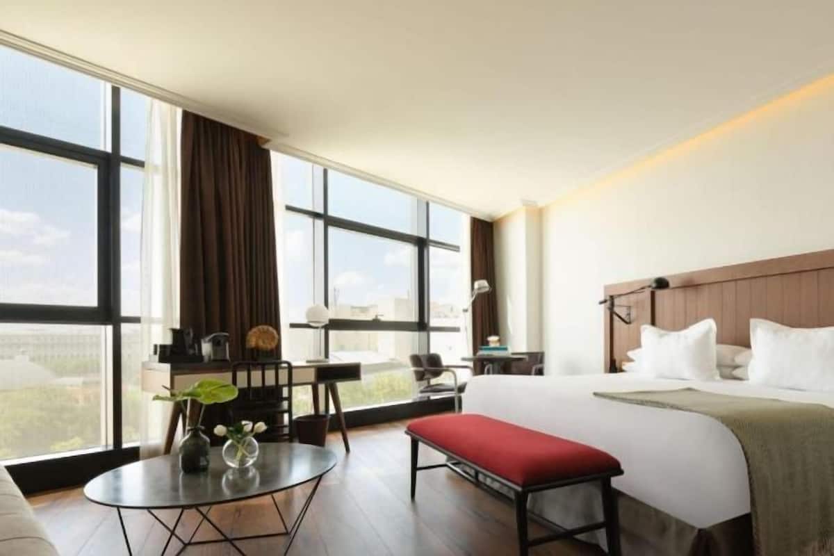 Memory-foam beds, in-room safe, desk, laptop workspace