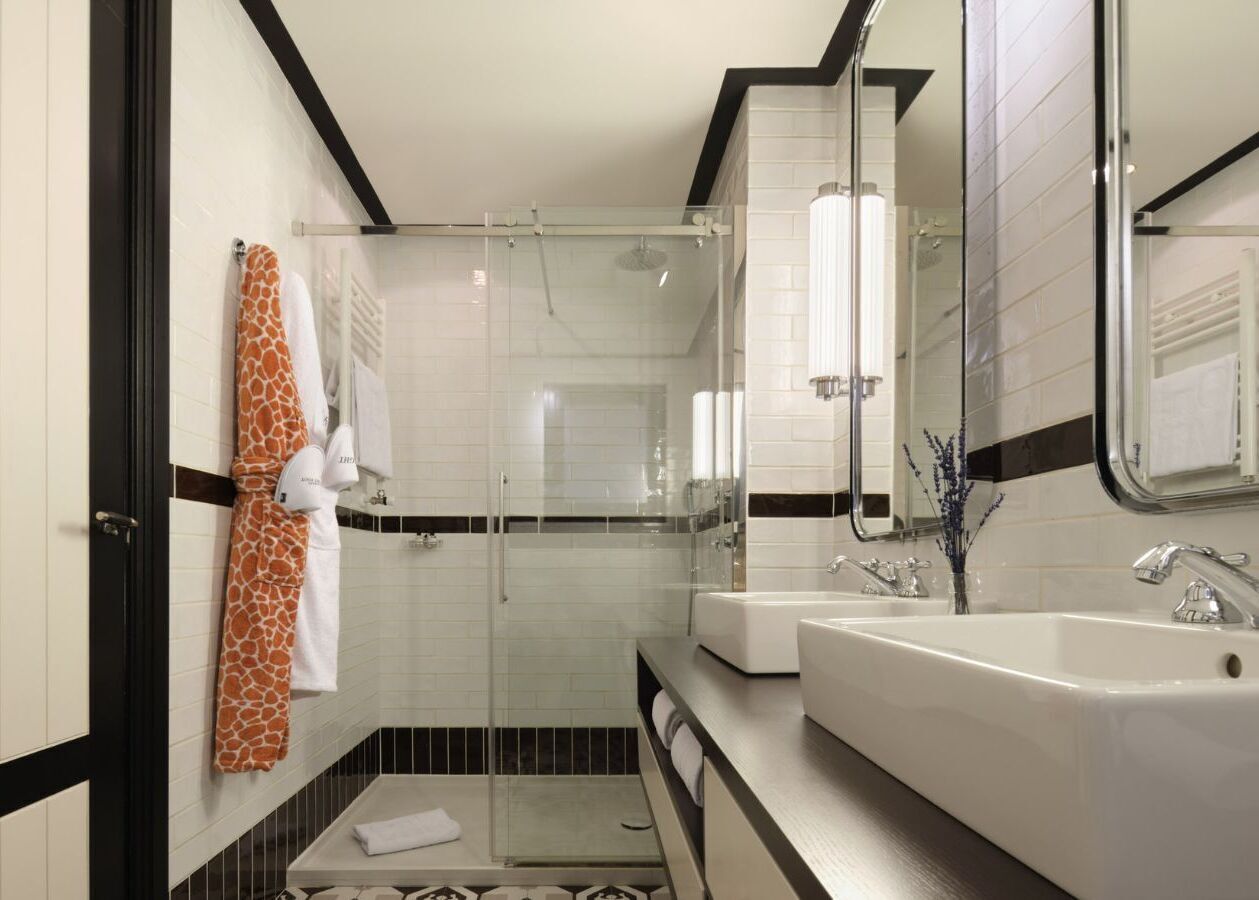 shower, rainfall showerhead, free toiletries, hair dryer