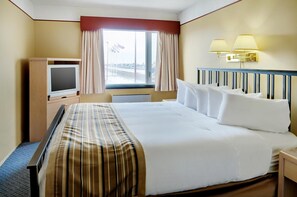 In-room safe, desk, laptop workspace, blackout drapes - Kindersley Inn (Kindersley)