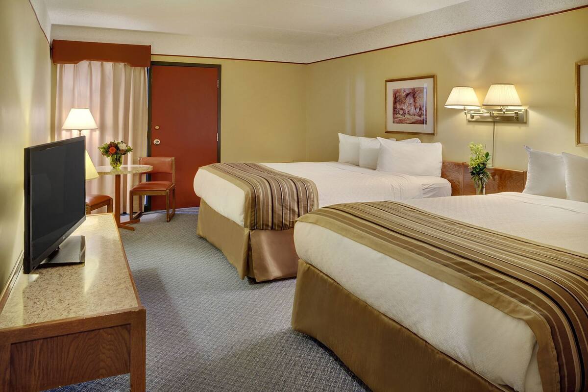 Caja de seguridad en la habitación y escritorio