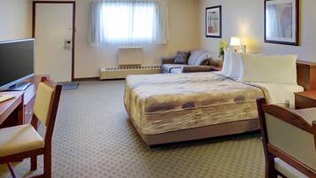 Una scrivania, ferro/asse da stiro, letti aggiuntivi (a pagamento)