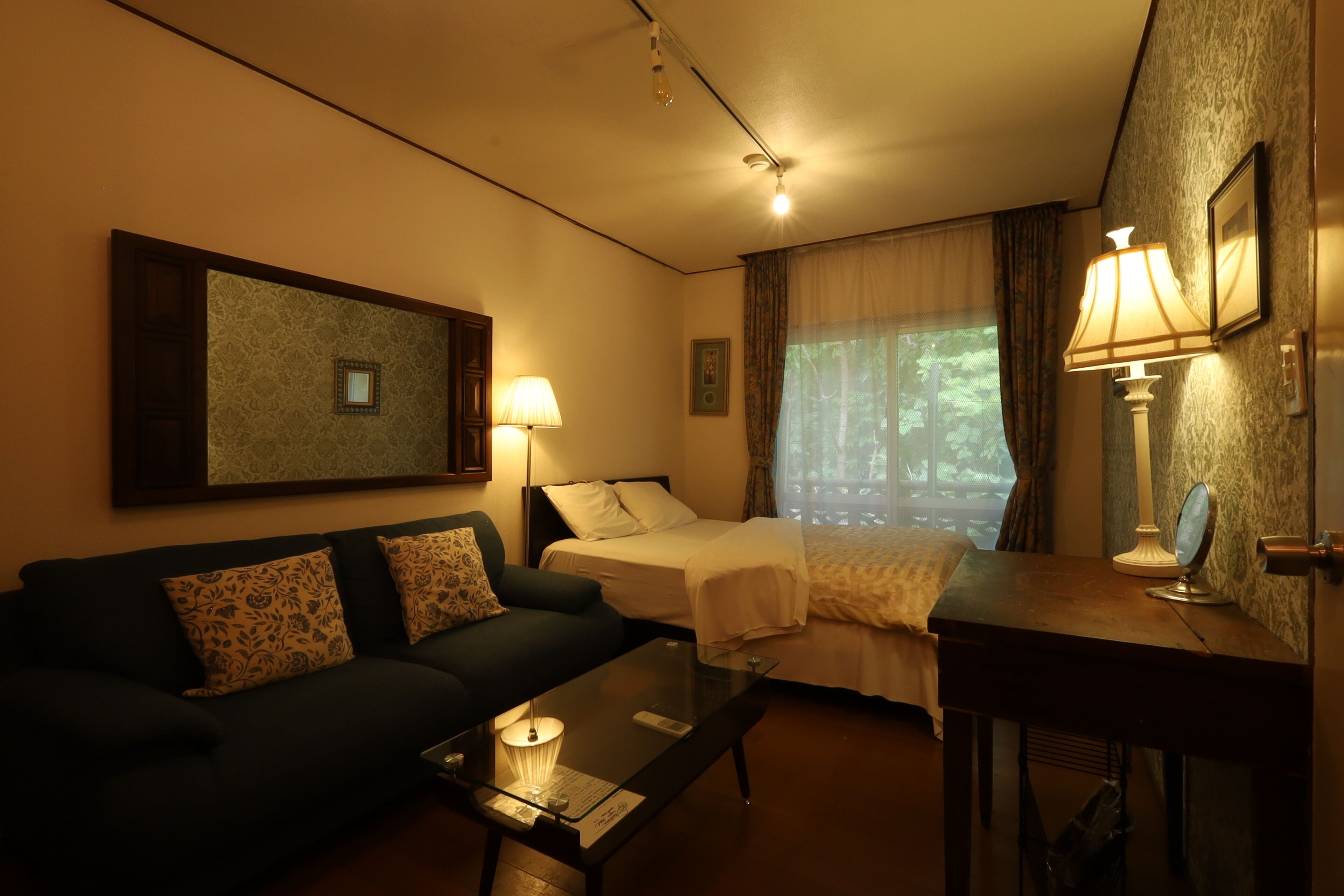 Free WiFi, bed sheets