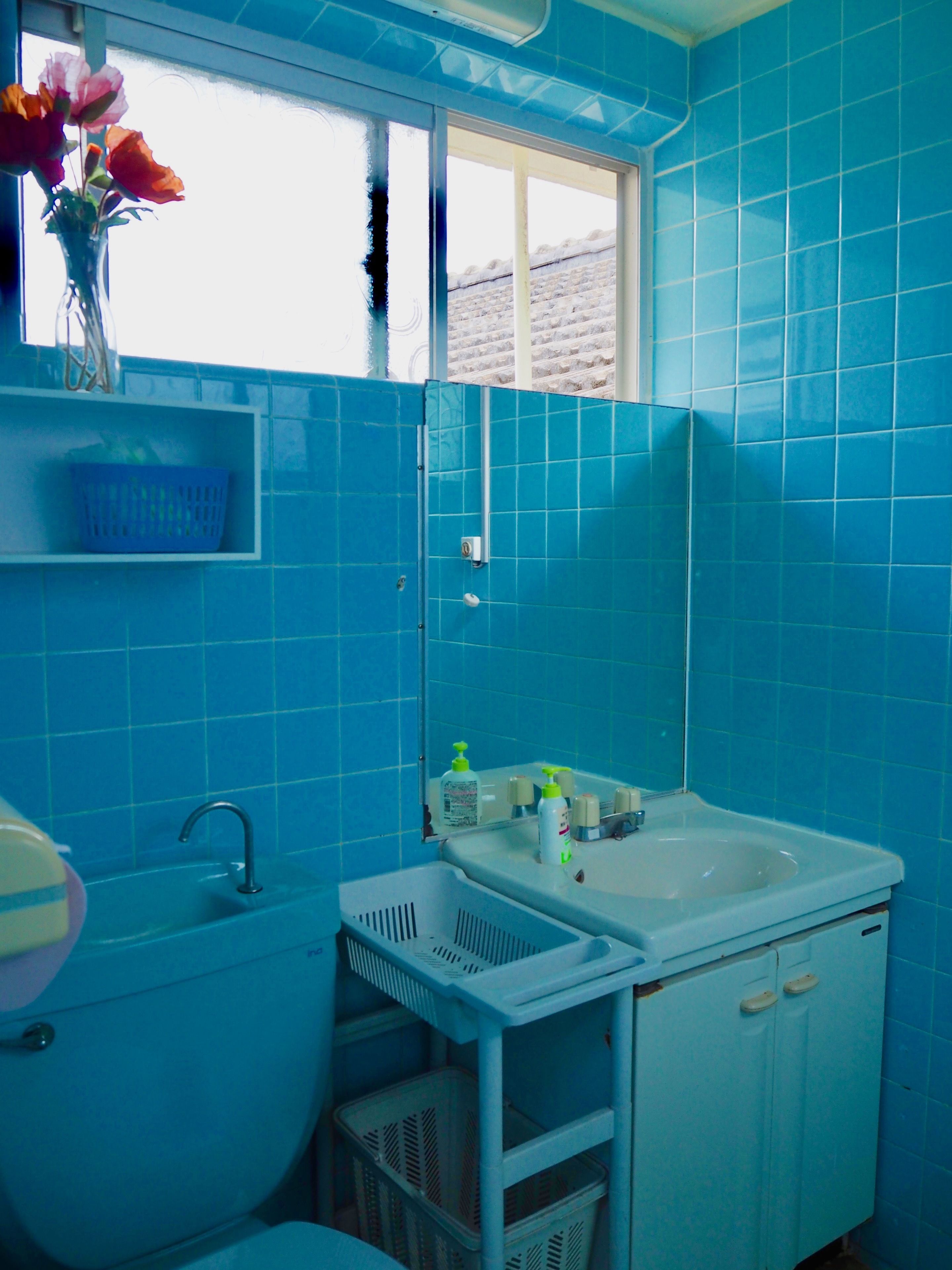 big room (2 semi-double and 1 double beds) | bathroom sink