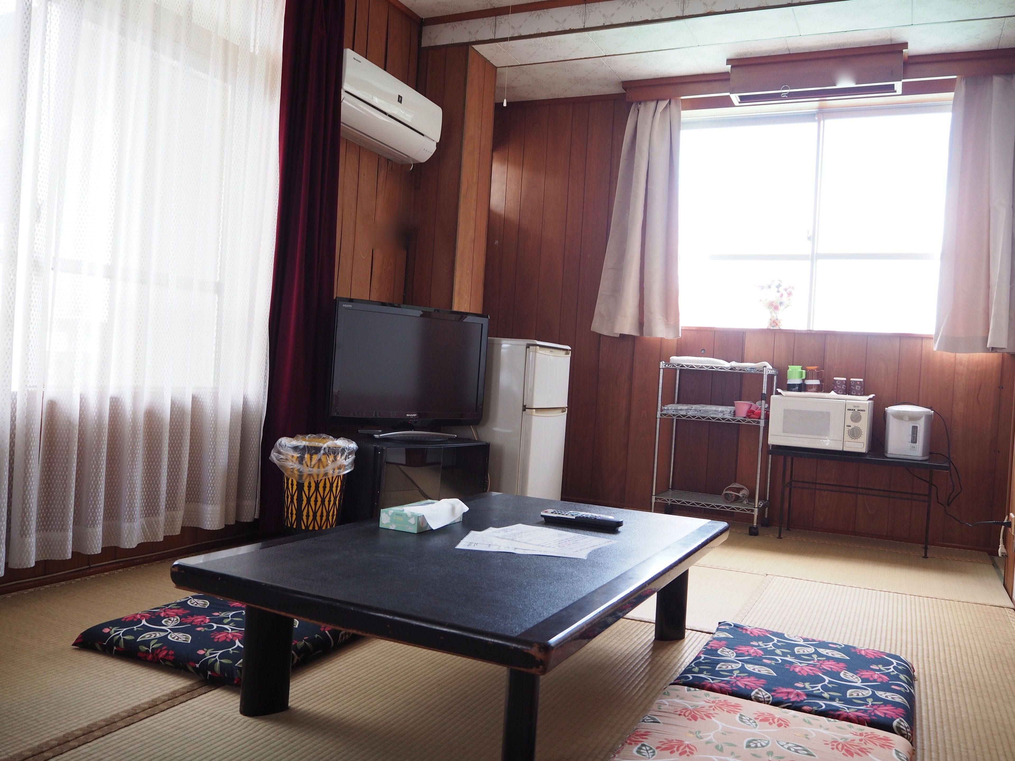 big room (2 semi-double and 1 double beds) | room amenity