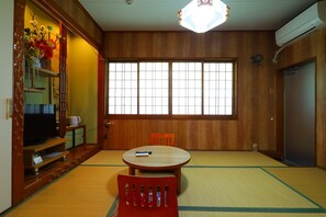 Japanese Style Room (1 Double Bed and 1 Japanese Futon) | Free WiFi, bed sheets - Shirahama Hotel (Nago)