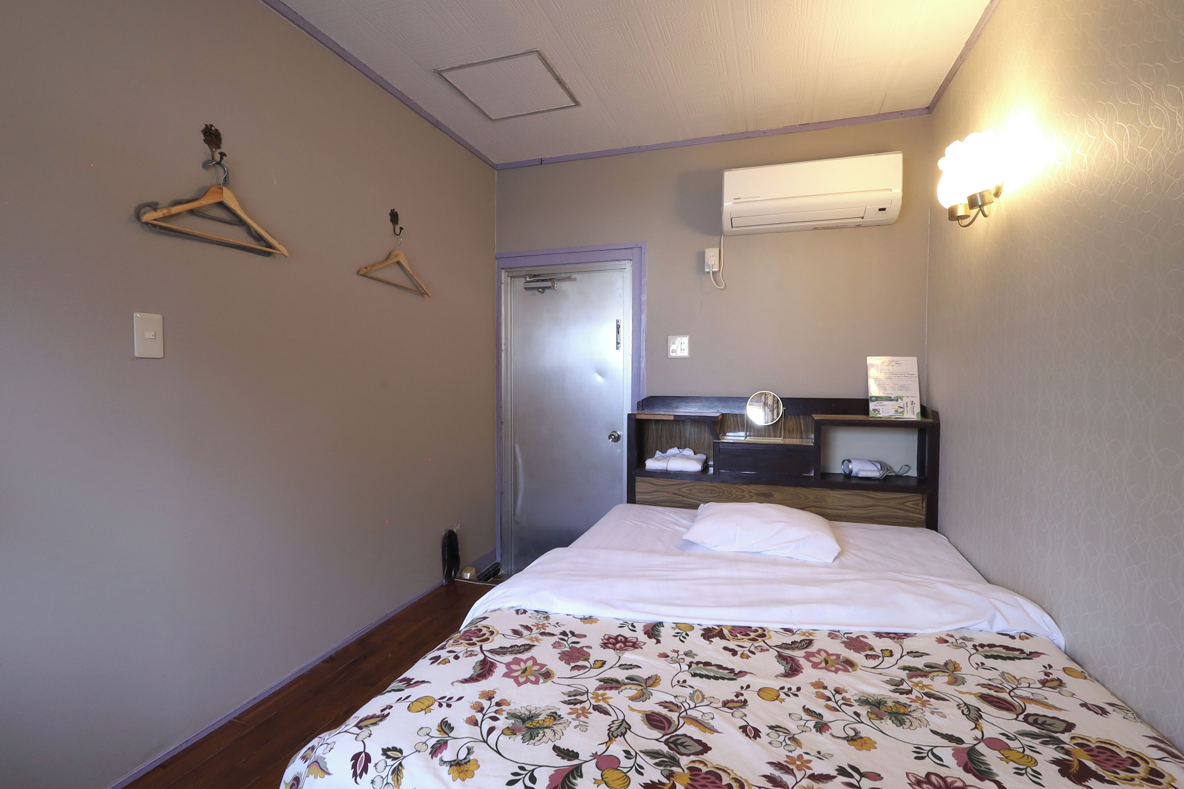 Free WiFi, bed sheets