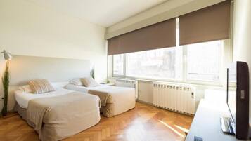 Superior Studio | 1 bedroom, iron/ironing board, free cribs/infant beds, free WiFi