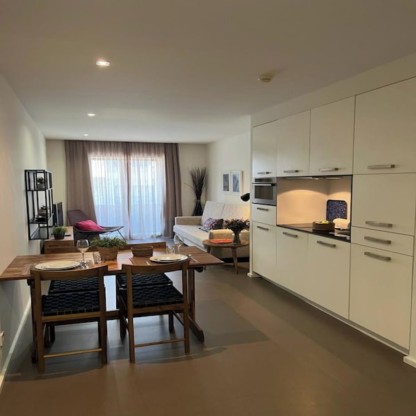 Appartement, 1 chambre | Cuisine privée | Réfrigérateur, micro-ondes, plaque de cuisson, lave-vaisselle