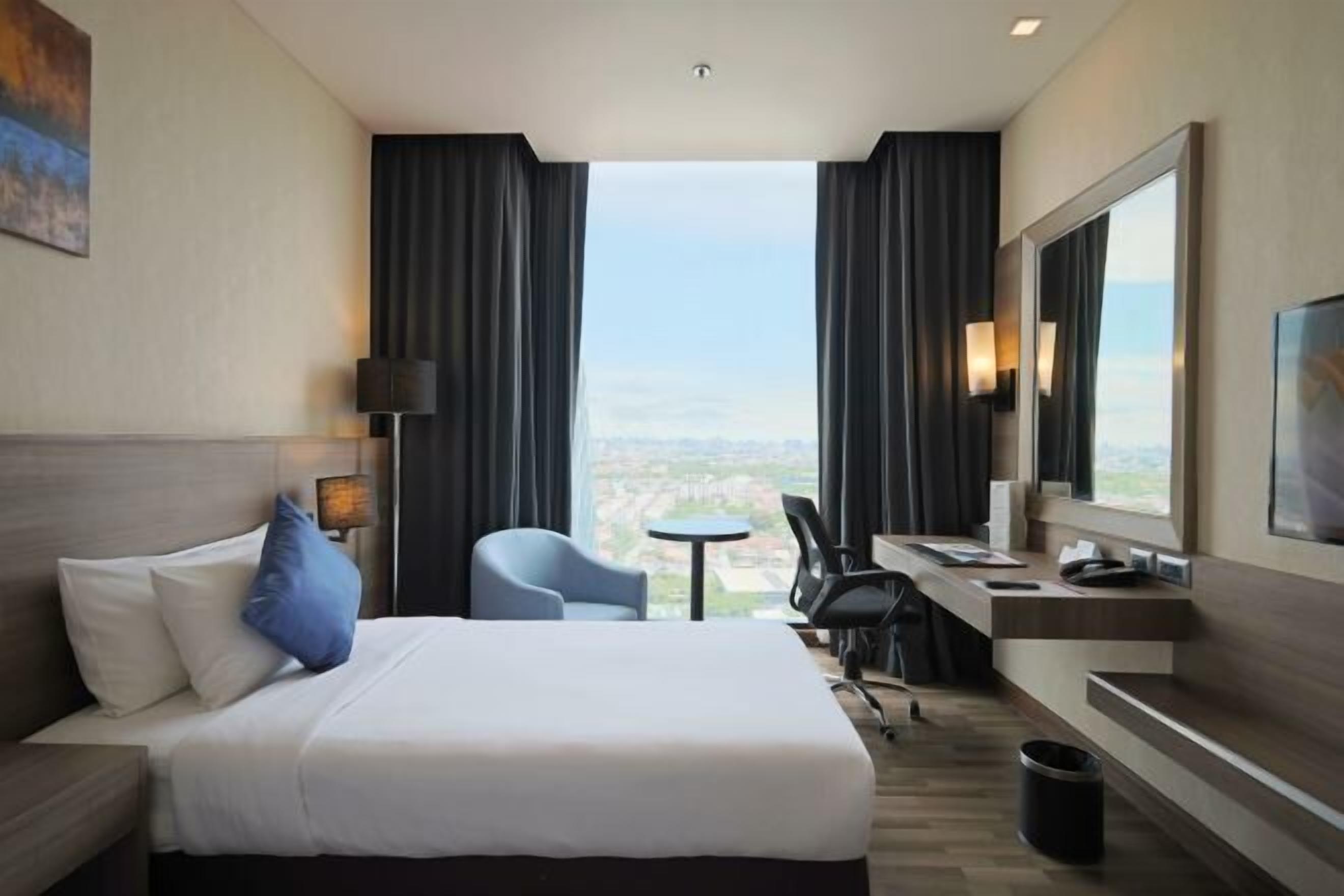 Literie hypoallergénique, coffres-forts dans les chambres, bureau