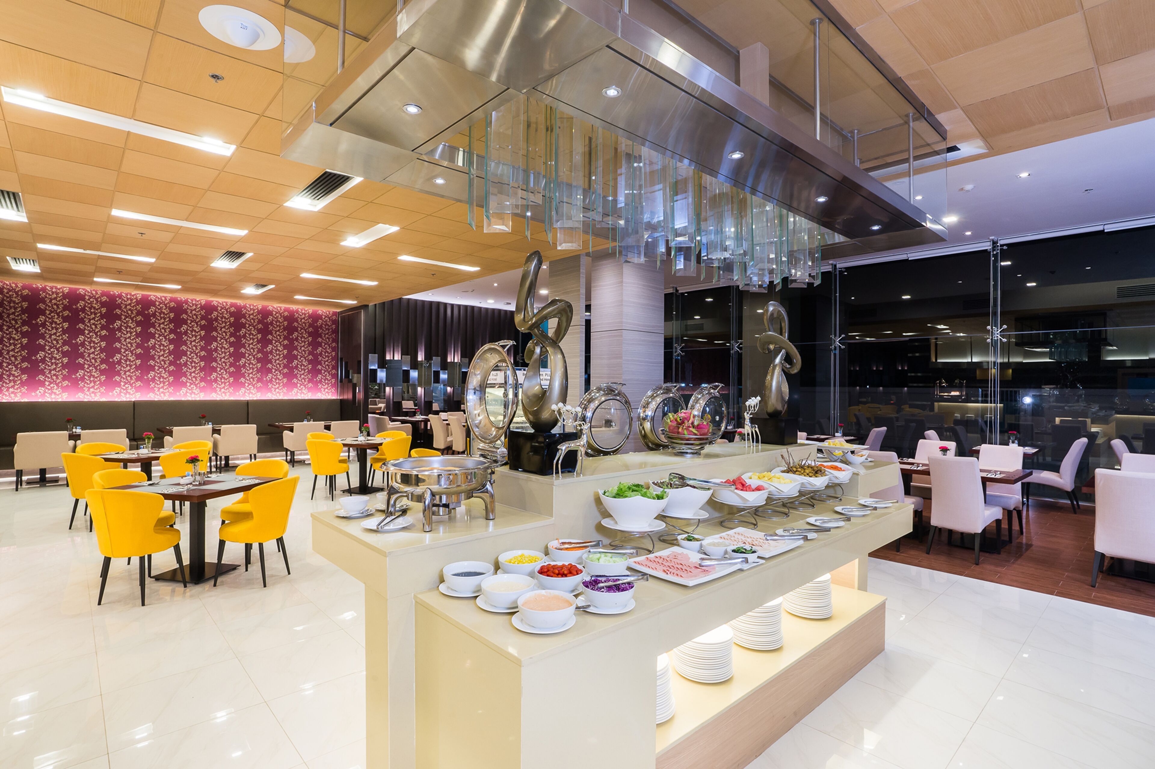 daily buffet breakfast (thb 450 per person)