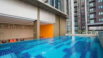 Outdoor pool, open 7:00 AM to 10:00 PM, pool loungers