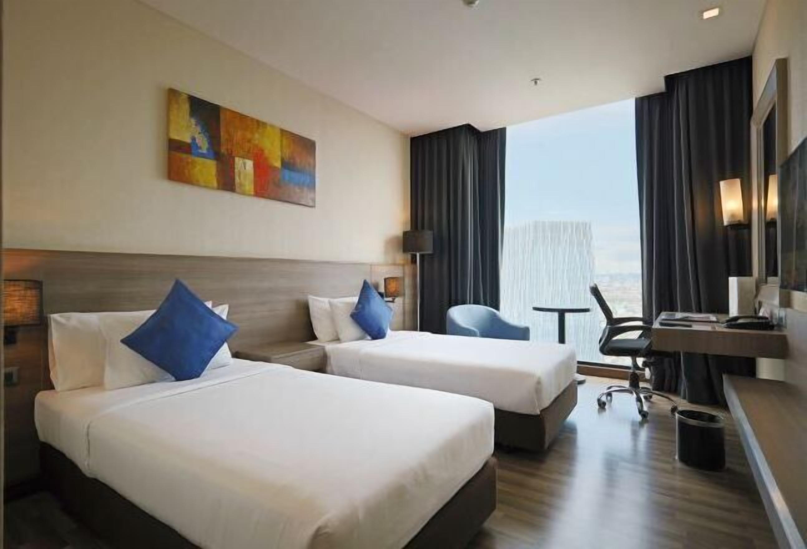 Literie hypoallergénique, coffres-forts dans les chambres, bureau