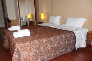Camera con letto matrimoniale o 2 letti singoli (Special Offer) | Una scrivania, Wi-Fi gratuito, lenzuola
