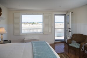 Studio, 1 King Bed, Ocean View | Free WiFi, bed sheets - Marginal Way House Hotel (Ogunquit)