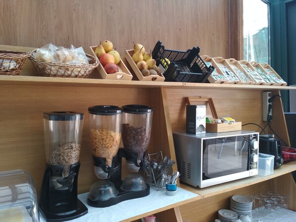 Petit déjeuner continental (10 EUR par personne)