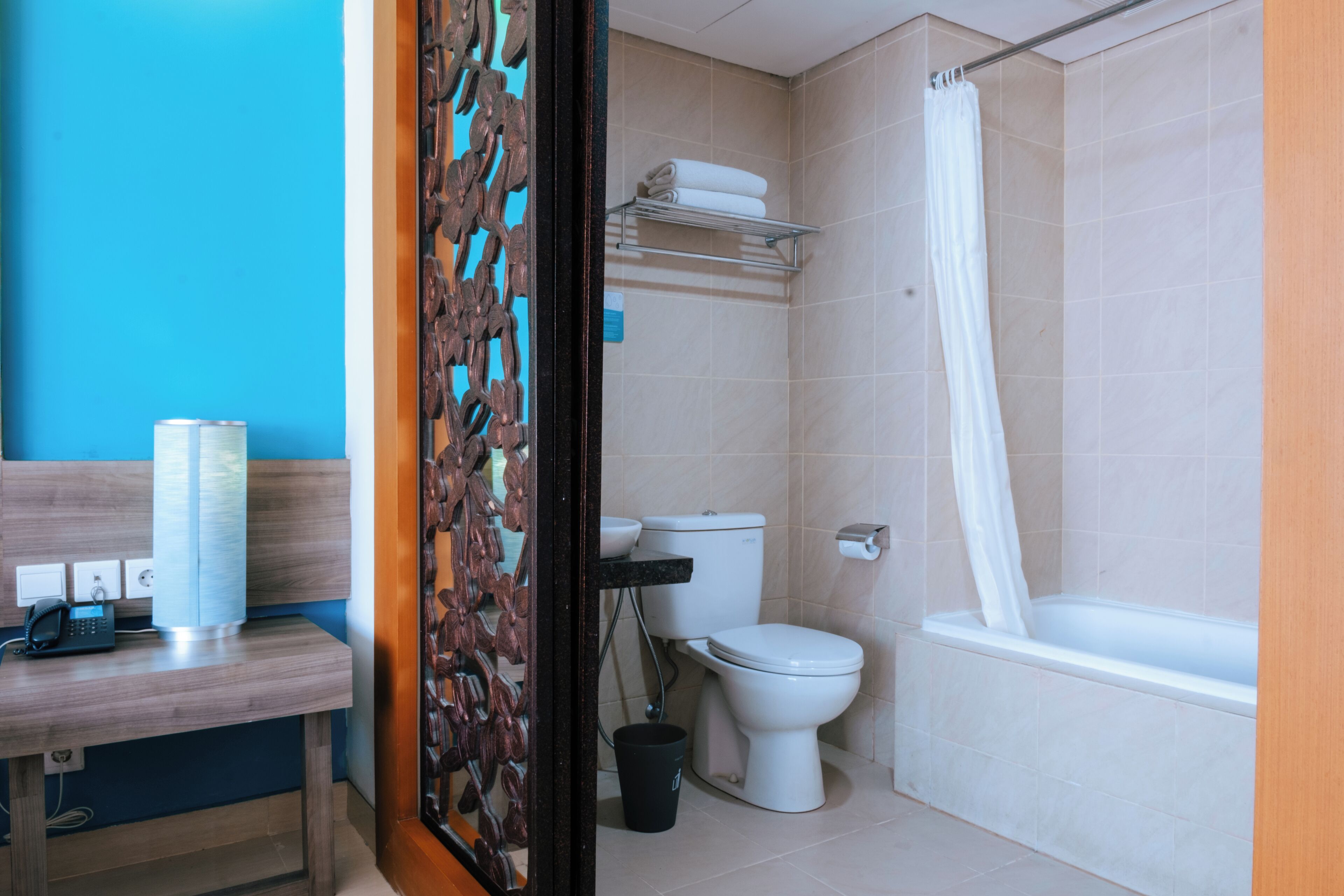 suite | bathroom | shower, free toiletries, hair dryer, slippers