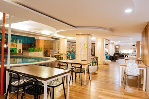 Breakfast, lunch and dinner served - Siesta Legian Hotel (Legian)