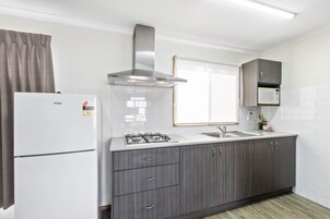 Full-sized fridge, microwave, coffee/tea maker, electric kettle