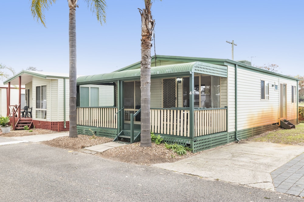 Perth Central Caravan Park by null