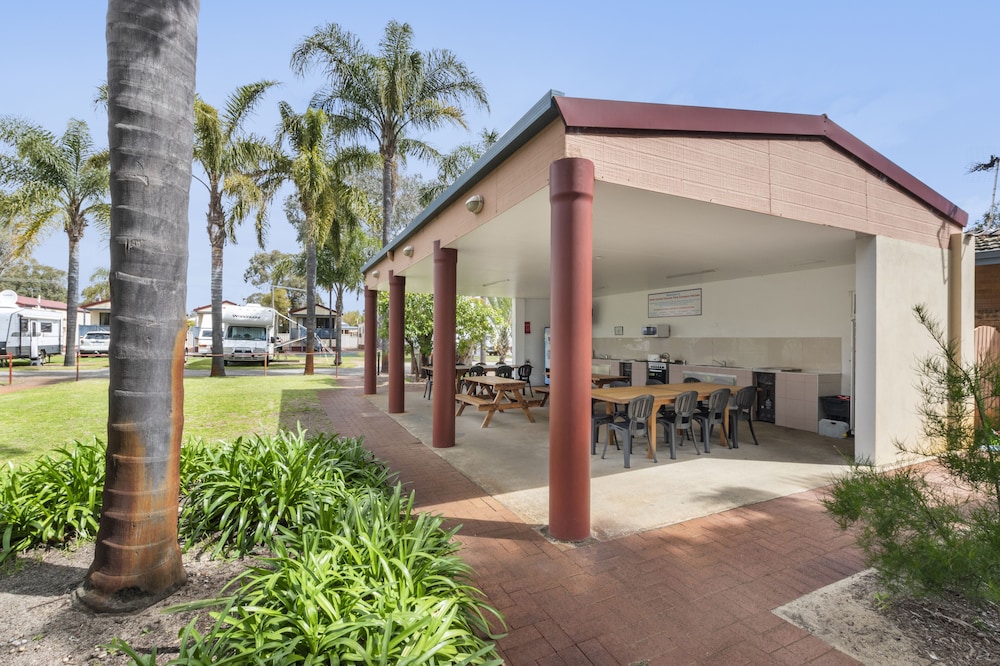 Perth Central Caravan Park by null