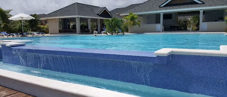 Outdoor pool, pool umbrellas, sun loungers