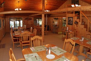 Dining - Minor Bay Lodge & Outposts (Wollaston Lake)